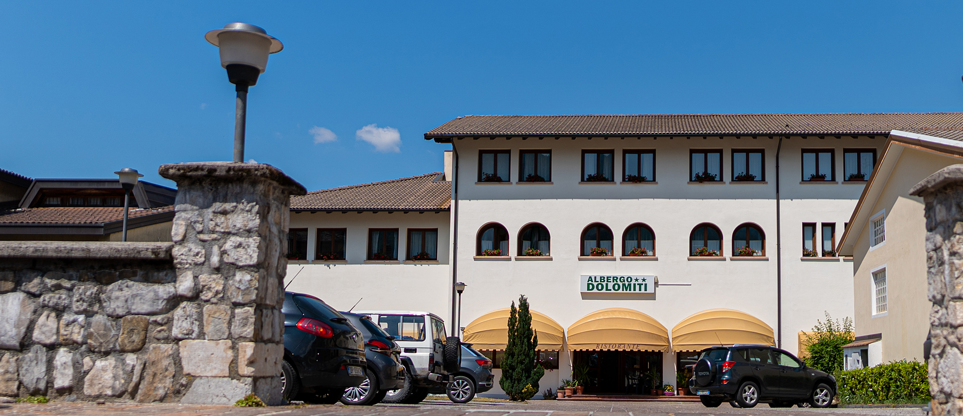 Esterno dell'albergo Dolomiti di Claut 